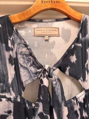 Double D Ranch Slate Gray & White Tie-Front Tie-Dye Top